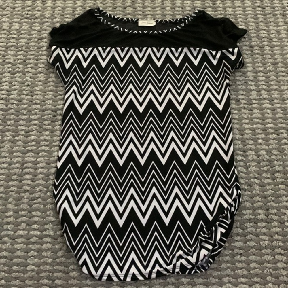 Woman’s Free Kisses shirt sz Med